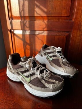 Nike Compete Athletic Running Shoes Brown Teal, Size 8